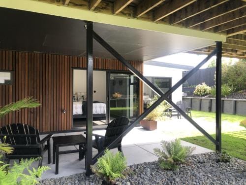 Roy and Anns Haven Hotel in Auckland Region