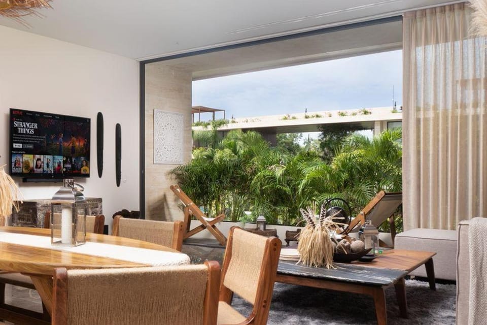 Shared lounge/TV area