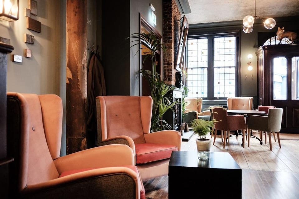Half Moon Hotel in London Borough of Southwark