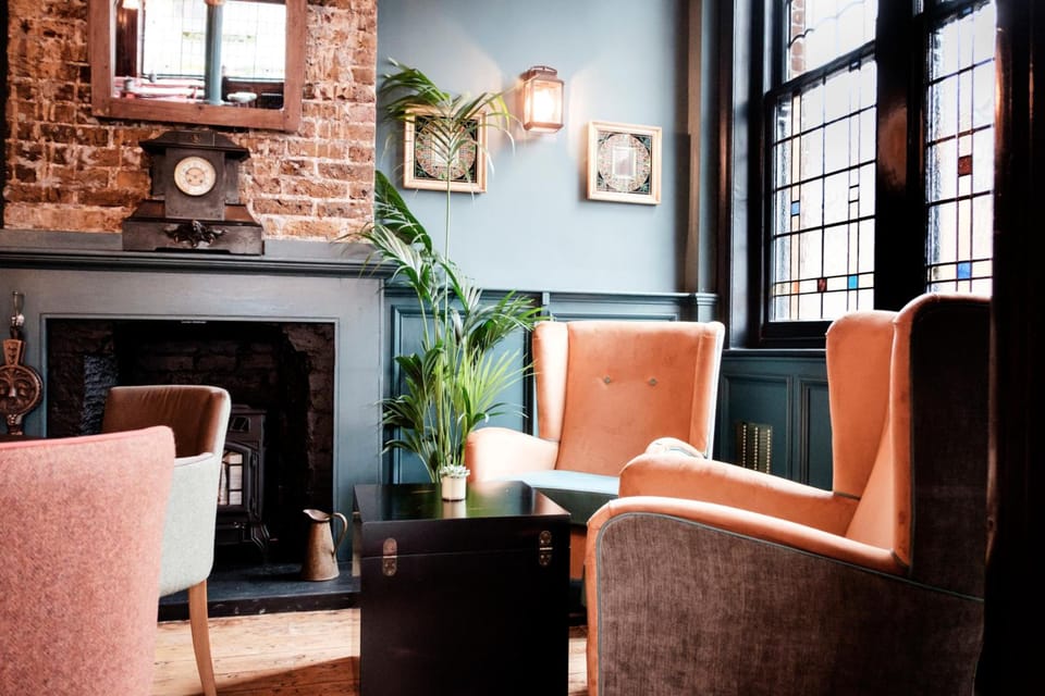 Half Moon Hotel in London Borough of Southwark