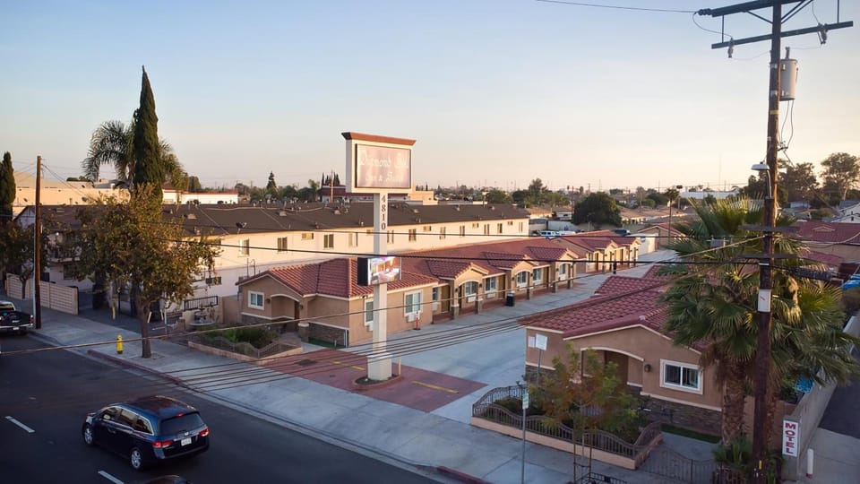 Diamond Bell Inn & Suites Motel in Cudahy