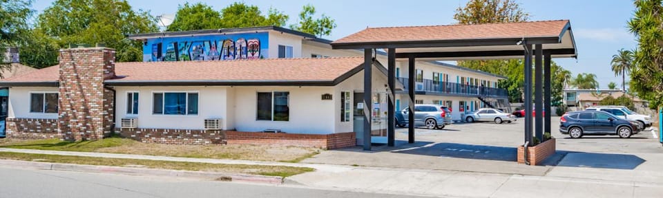 Tradewinds Motel Motel in Lakewood