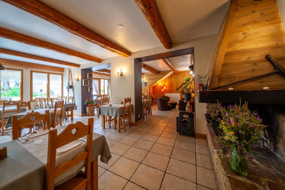 Auberge des Montauds - Hotel & Restaurant Hotel in Provence-Alpes-Côte d'Azur