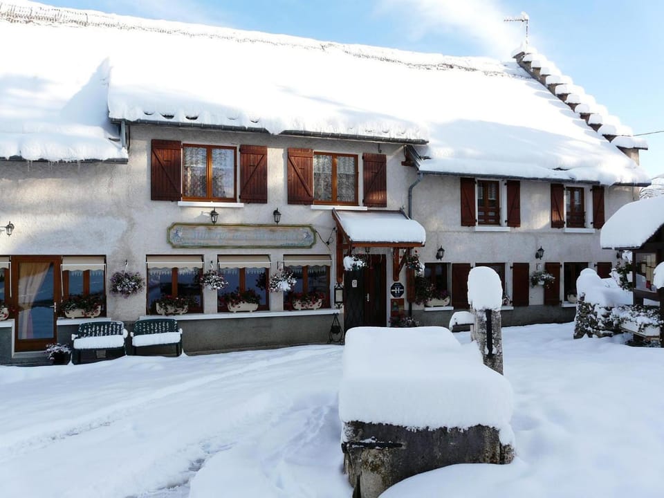 Auberge des Montauds - Hotel & Restaurant Hotel in Provence-Alpes-Côte d'Azur