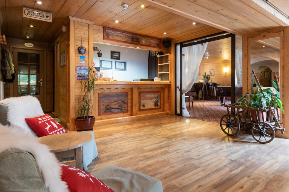 Hotel La Montagne Hotel in La Clusaz