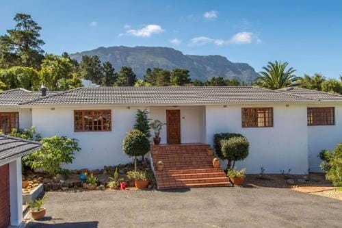 Hout Bay Lodge Hotel in Cape Town