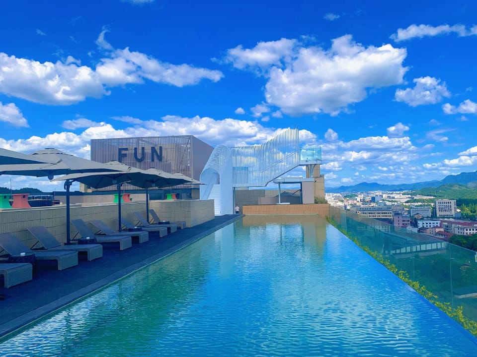Meilinge Hot Spring International Hotel (Wuyi Hot Spring South Road Branch) Hotel in Zhejiang