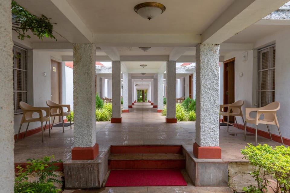 KSTDC Hotel Mayura Bhuvaneshwari Kamalapur Hotel in Karnataka