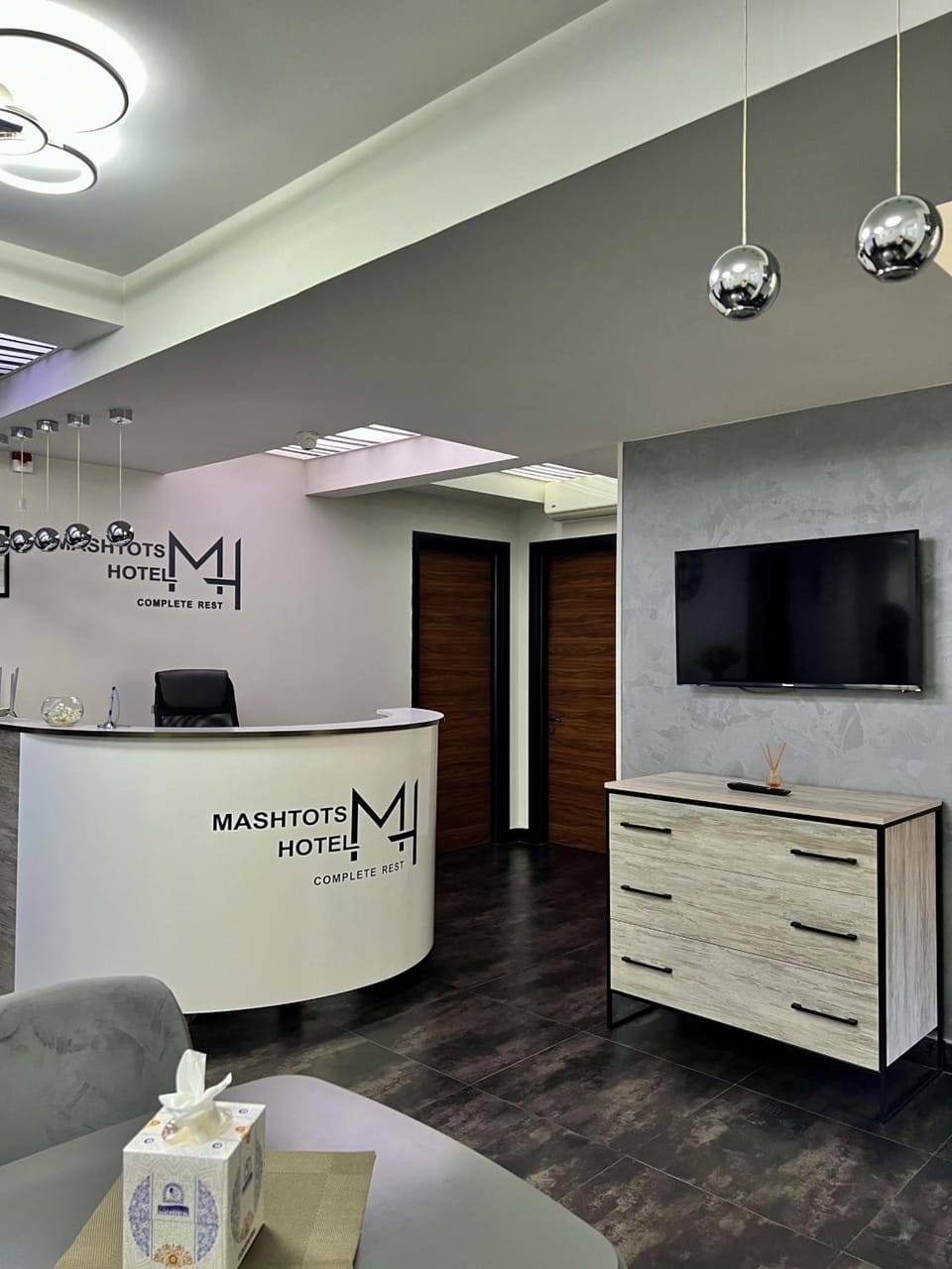Shared lounge/TV area
