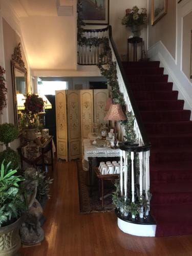 Hanover House Bed and Breakfast Hotel in Niagara Falls