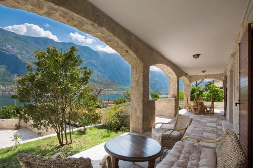 Palazzo Banicevic Luxury Rooms Hotel in Kotor Municipality