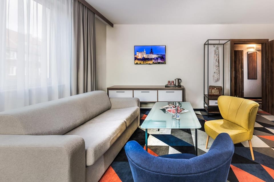 Shared lounge/TV area