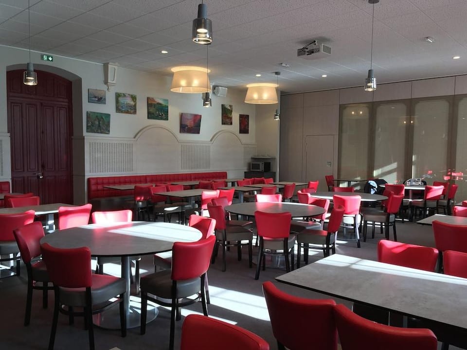 Espace Montcalm Hotel in Séné