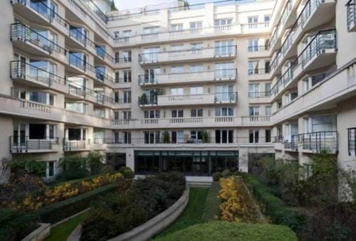 StayParis Hotel in Issy-les-Moulineaux