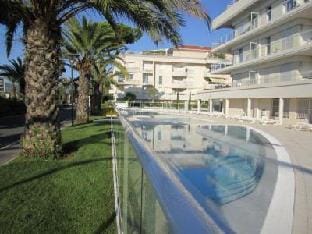 Seafront 2-Bed Apt with Pool in Cannes - 463 Hotel in Cannes