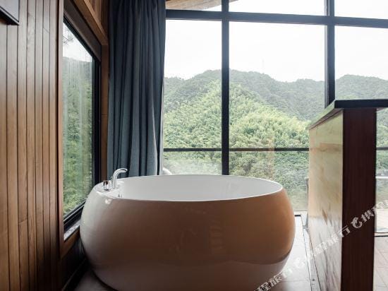 Ningbo Xikou Relax Valley Resort Hotel in Zhejiang