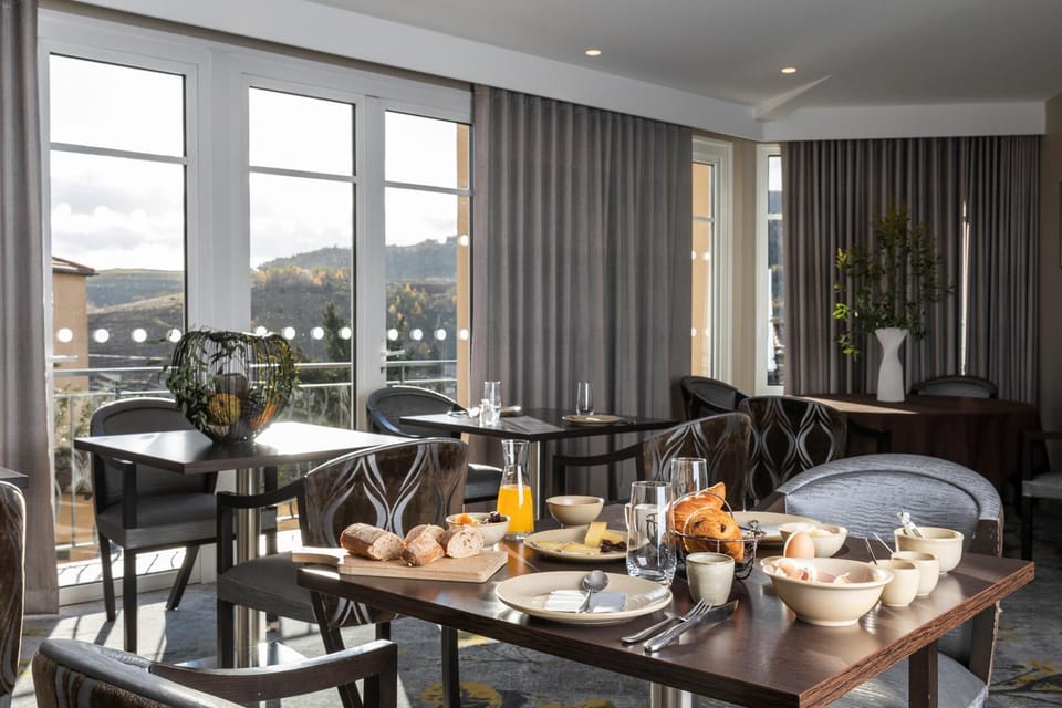 Auberge de Clochemerle - Spa & Restaurant gastronomique etoile Hotel in Auvergne-Rhône-Alpes