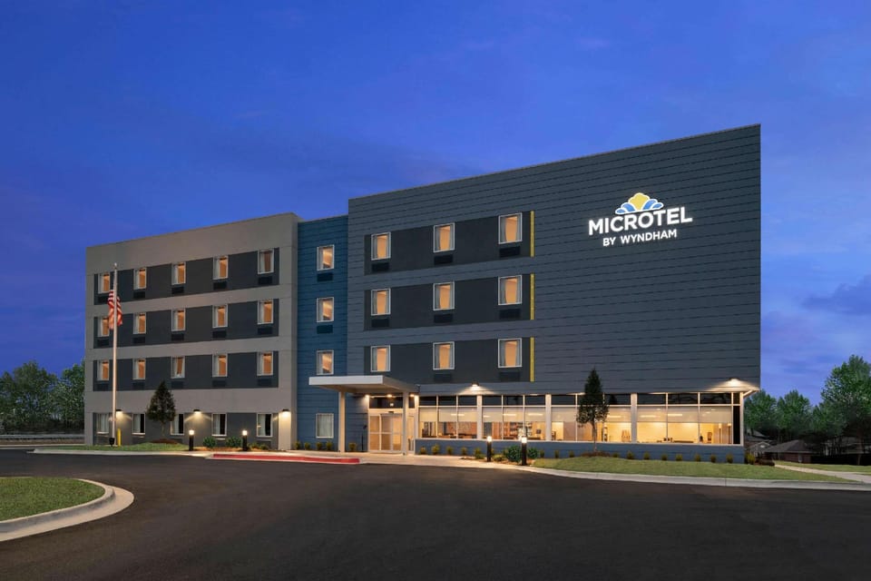 Microtel Inn & Suites by Wyndham Hot Springs Hotel in Hot Springs