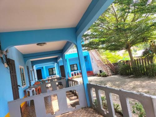 Lanta Blue House Hotel in Sala Dan