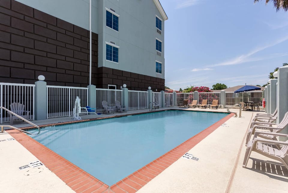Comfort Suites New Orleans East Hotel in Viavant-Venetian Isles