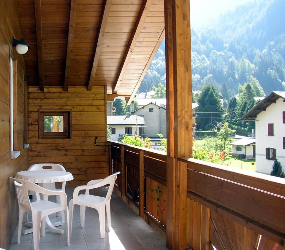 Baita dei Pini Hotel in Canton of Grisons