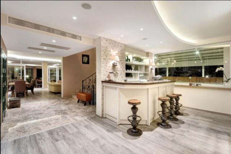 B. Equine Range Hotel Hotel in Izmir