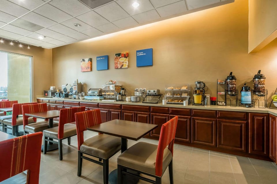 Comfort Inn & Suites Seattle North Hotel in Seattle