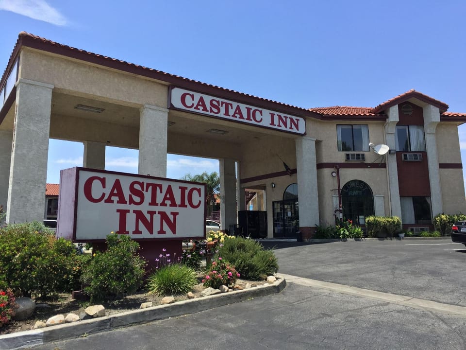 Castaic Inn Six Flags Valencia Motel in Southern California