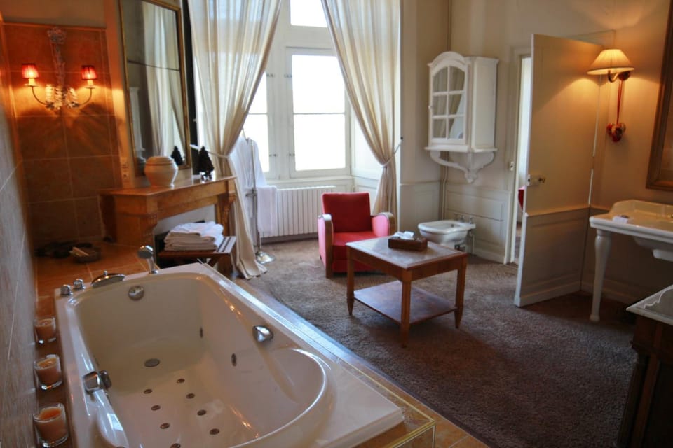 Domaine de Villeray Hotel Hotel in Normandy
