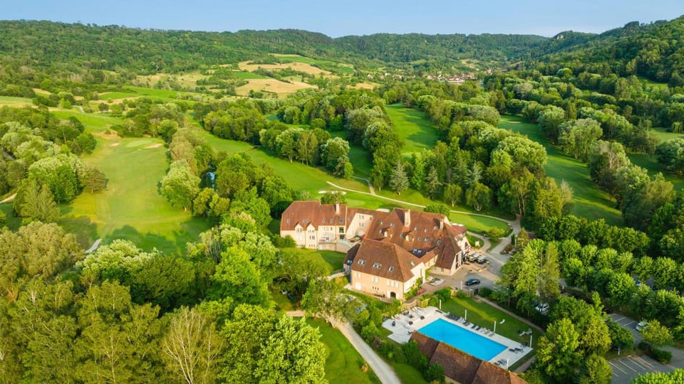 Logis Hotel Golf Le Domaine Du Val De Sorne Hotel in Jura