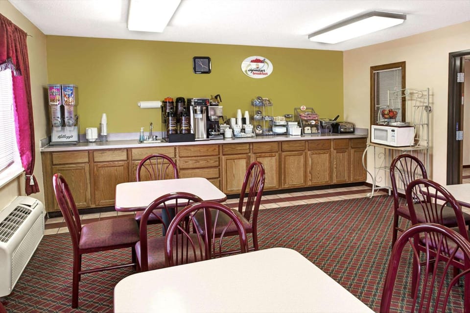Super 8 by Wyndham Heath/Newark Hotel in Ohio