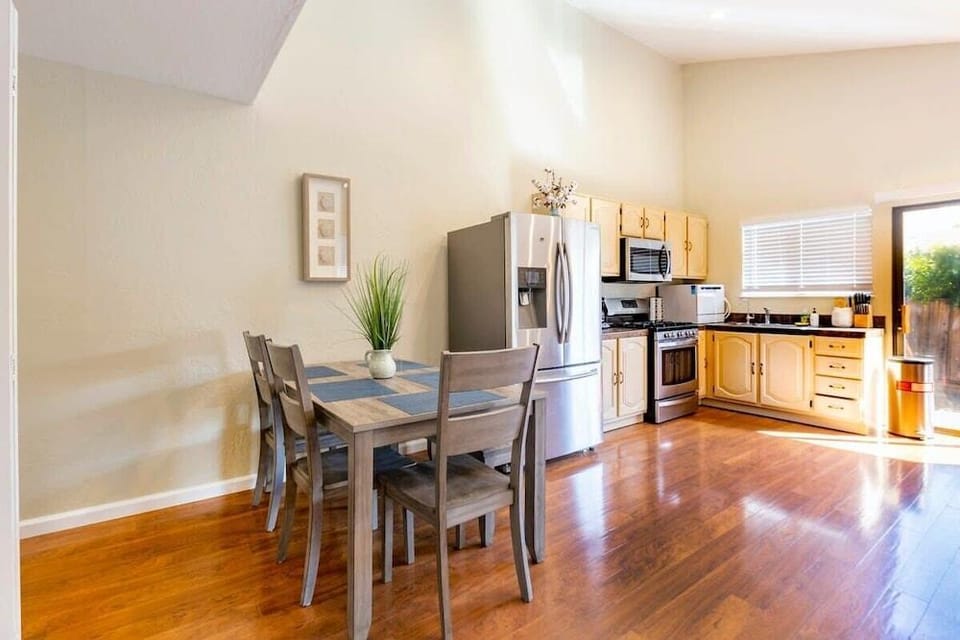Marbella Lane Duplex San Jose Hotel in Willow Glen