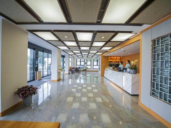 Qianhuju EZ Hotel (Dongqian Lake Guojihuiyizhongxin) Hotel in Zhejiang
