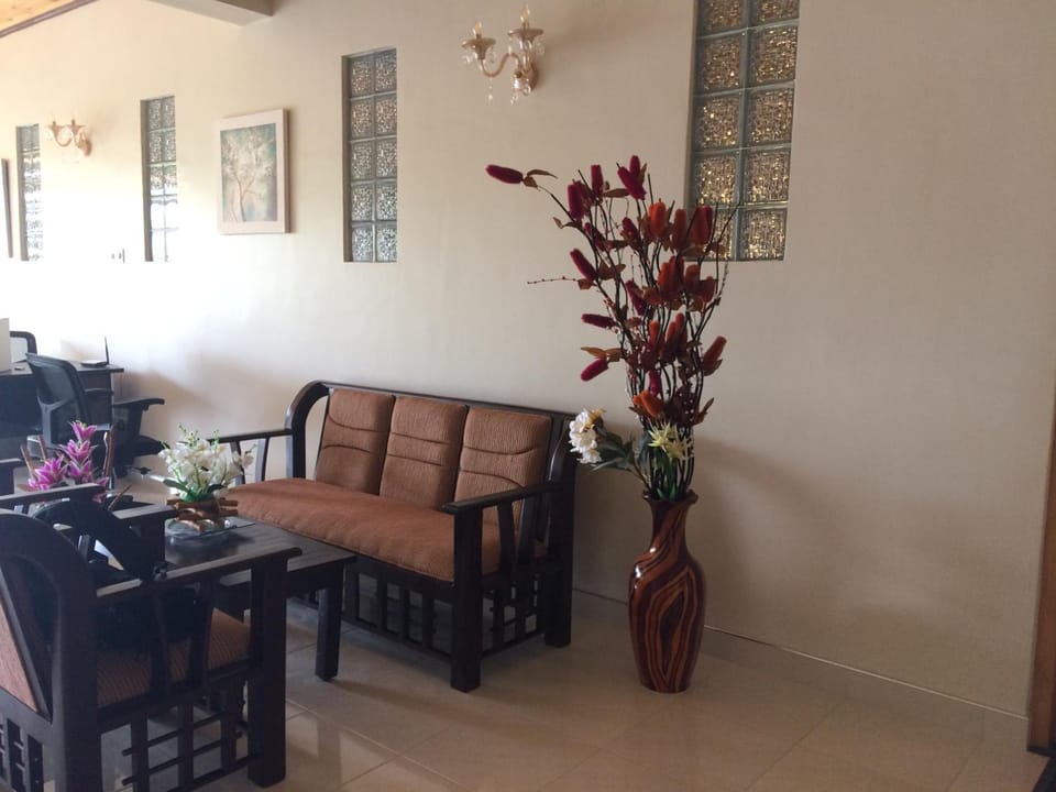 Shared lounge/TV area