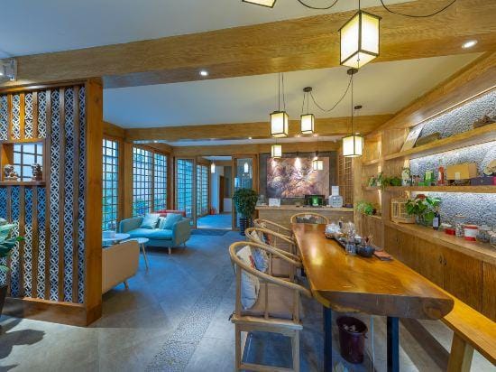 Huaque Courtyard Hotel in China