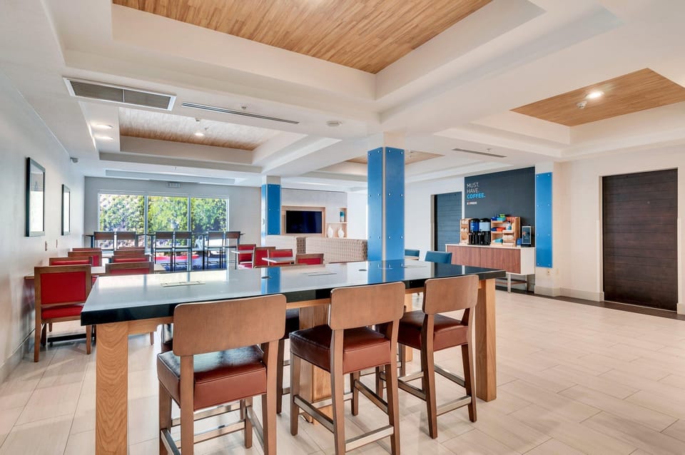 Holiday Inn Express Hotel & Suites Lake Elsinore By IHG Hotel in Lake Elsinore