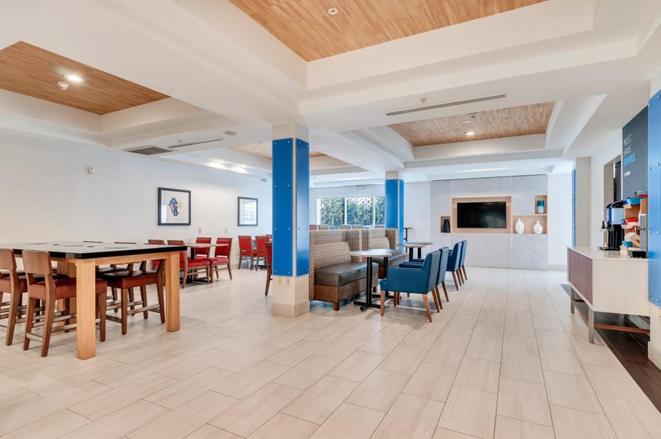 Holiday Inn Express Hotel & Suites Lake Elsinore By IHG Hotel in Lake Elsinore
