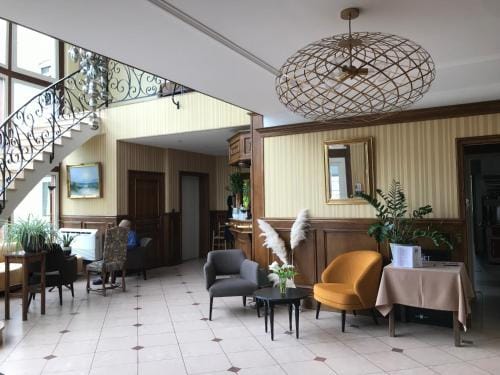 Logis Hotel & Restaurant - Le Chateau Des Tourelles 3 etoiles Hotel in Hauts-de-France