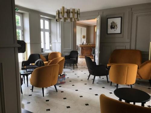 Logis Hotel & Restaurant - Le Chateau Des Tourelles 3 etoiles Hotel in Hauts-de-France