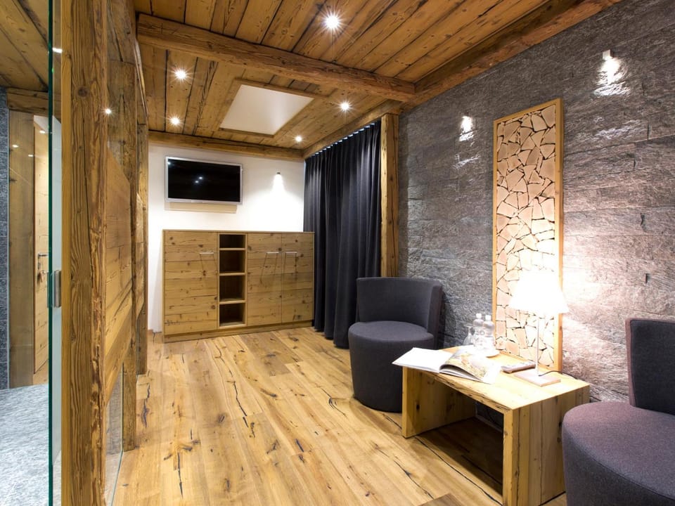 Hotel Crusch Alba Zernez Hotel in Canton of Grisons