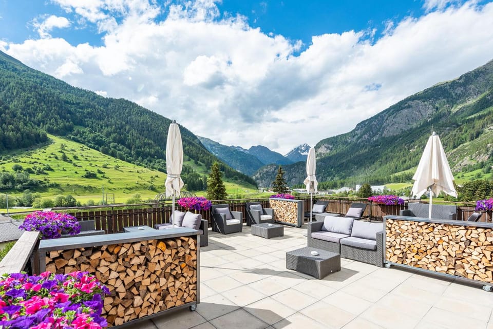 Hotel Crusch Alba Zernez Hotel in Canton of Grisons