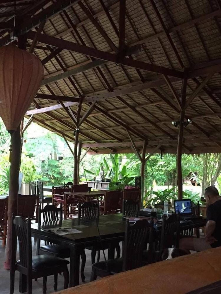 Andaman Sunflower Hotel in Sala Dan