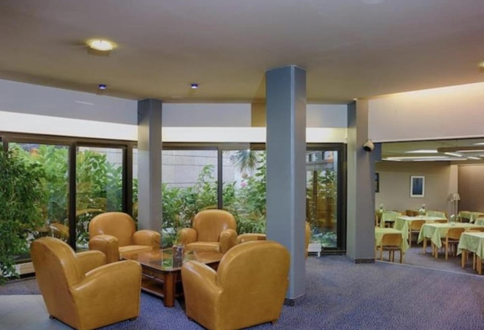 Hotel Dupleix - Hyper centre - Reouverture Hotel in Quimper
