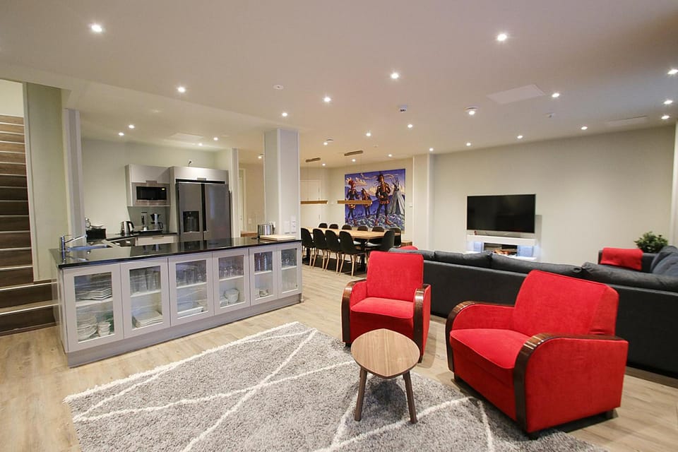 Shared lounge/TV area