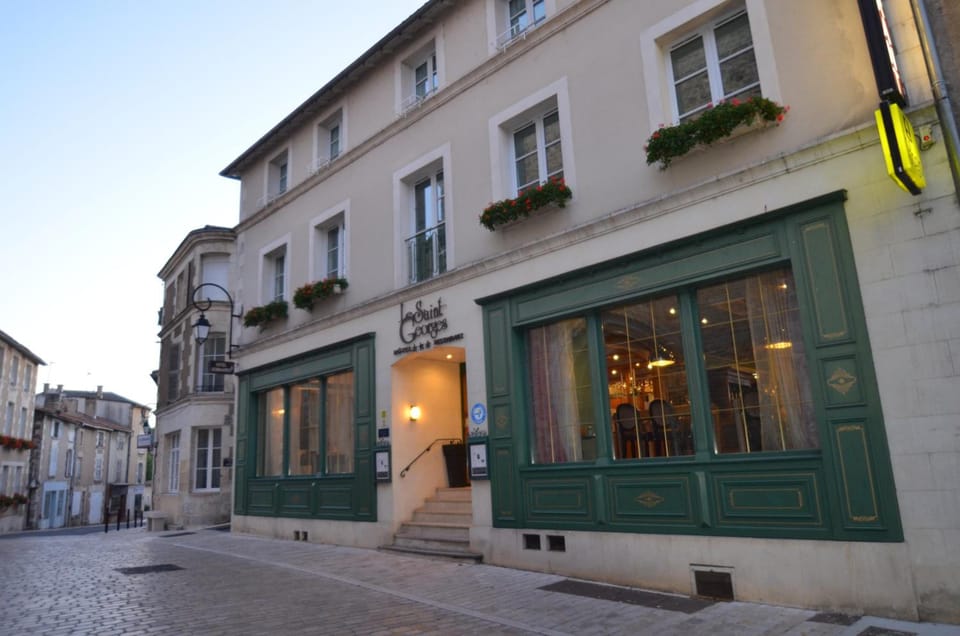 Logis Hotel Le Saint Georges Hotel in Centre-Val de Loire