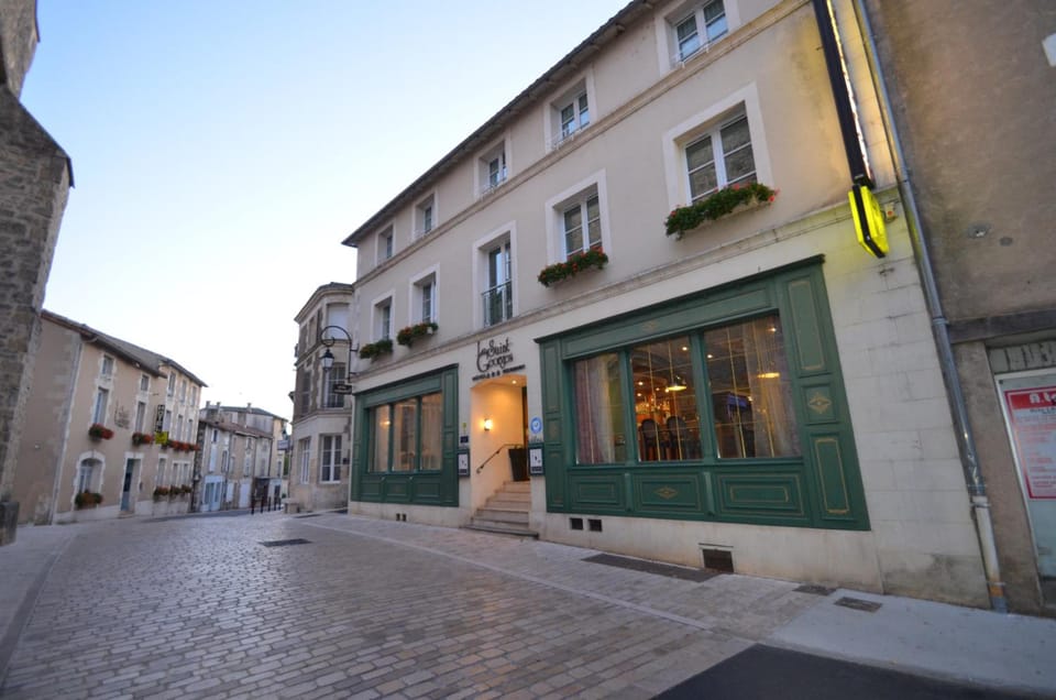 Logis Hotel Le Saint Georges Hotel in Centre-Val de Loire
