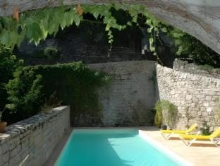 Hotel Le Sully Hotel in Auvergne-Rhône-Alpes