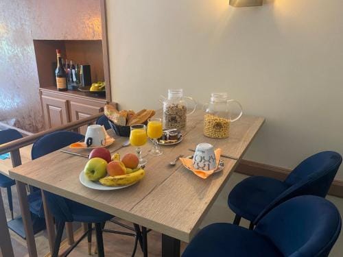 Hotel Le Sully Hotel in Auvergne-Rhône-Alpes