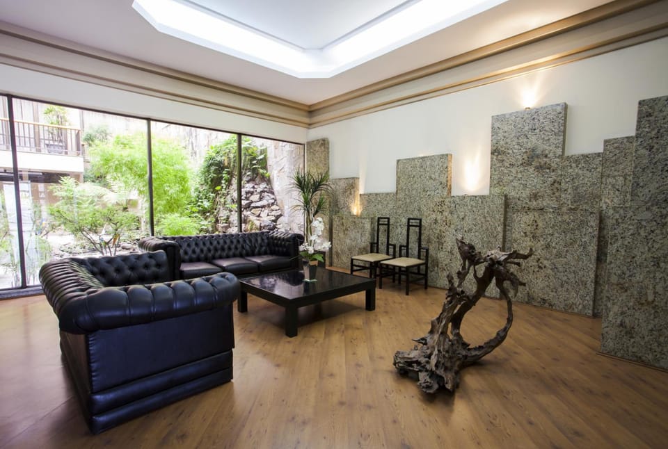 Shared lounge/TV area