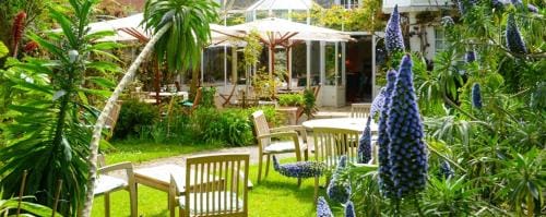 Logis Hotel Les Fuchsias Hotel in Saint-Vaast-la-Hougue